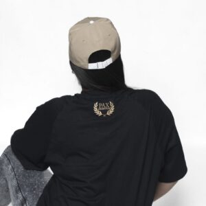 Irina con remera negra